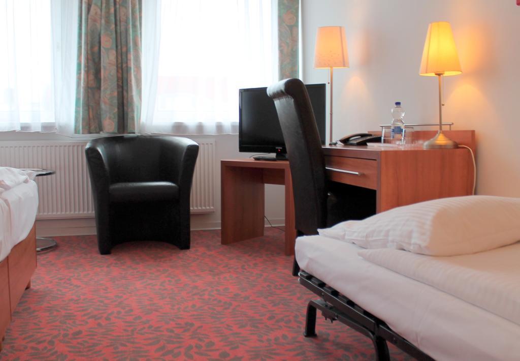 Hotel Kaiser Berlin Room photo