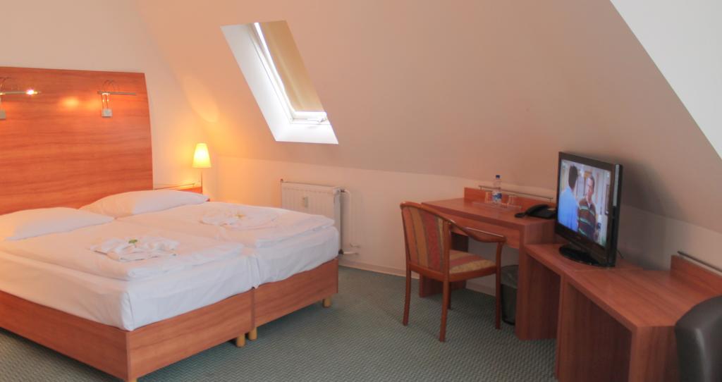 Hotel Kaiser Berlin Room photo